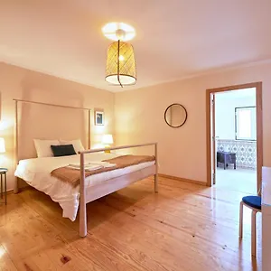 renovated-and-spacious-duplex-apartment-with-patio-by.hotels-lisbon-portugal.com/